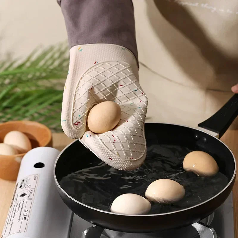 Heat-Resistant Silicone Oven Gloves – Anti-Scalding Baking Mitt